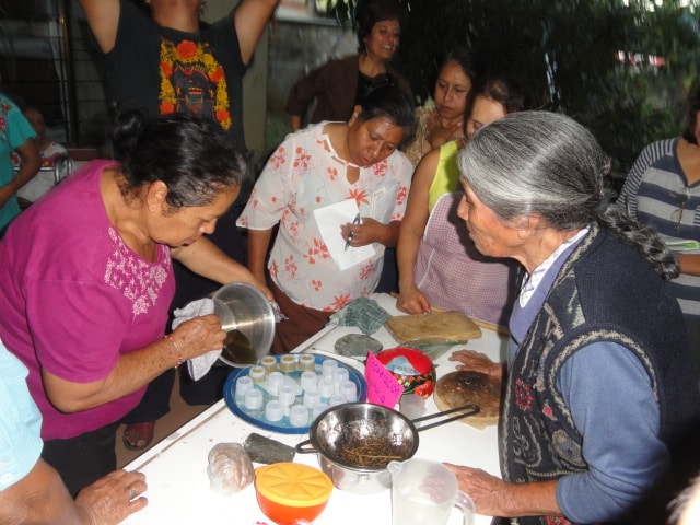 Marihuana in Hand der&nbsp;Frauen