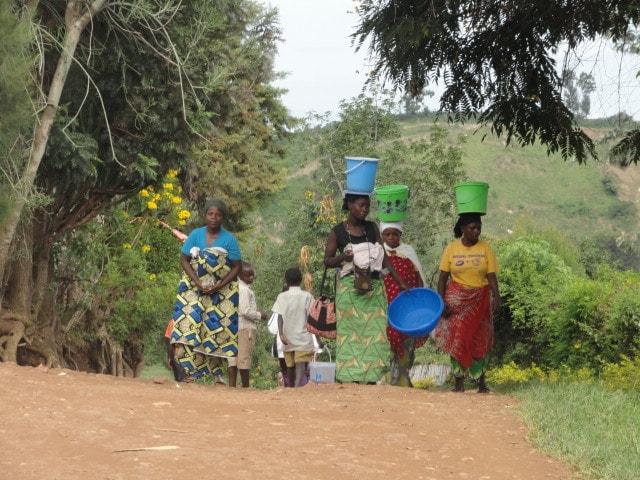 Kivu-See mit Wanderschuh